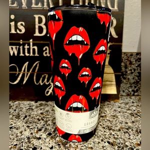 Vampire Halloween HydraPeak Stainless Steel Tumbler NWT